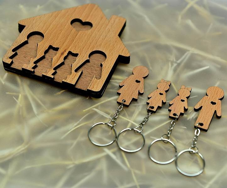 Ключница «Семья с двумя дочками»