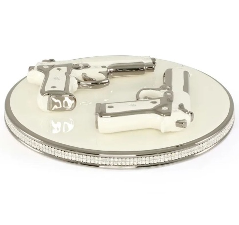 Тарелка с пистолетами, 33 см. PISTOLETTO керамика, белый, swarovski