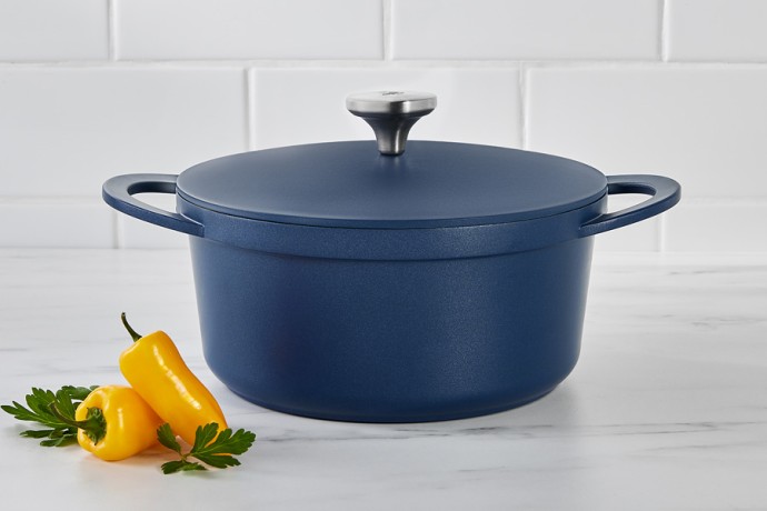 Кастрюля Agile, синяя, 24 см, 4,2 л. Maxwell & Williams