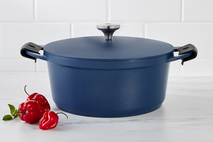 Кастрюля Agile, синяя, 28 см, 6,3 л. Maxwell & Williams