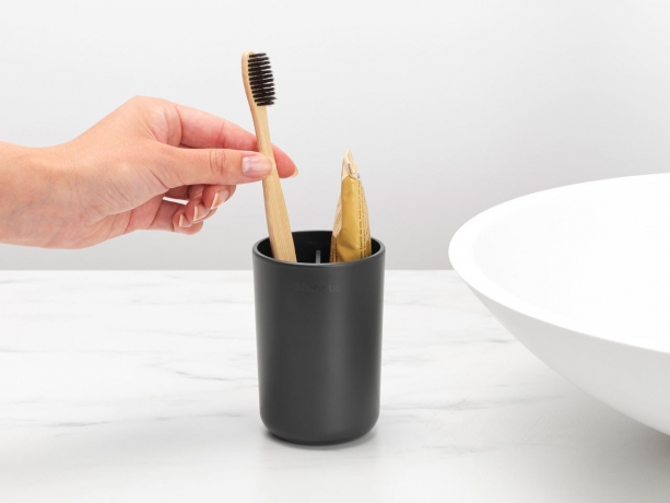 Стакан для зубных щеток ReNew, Темно-серый Brabantia