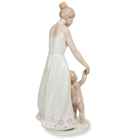 JP-15/22 Фигурка "Девушка с ребенком" (Pavone)