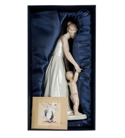 JP-15/22 Фигурка "Девушка с ребенком" (Pavone)