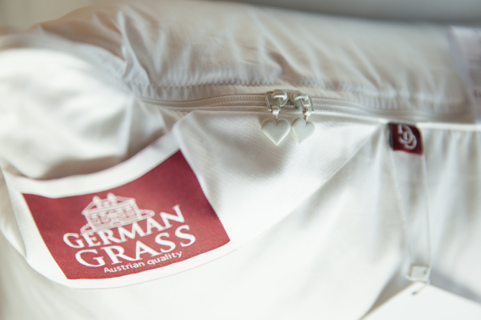 Подушка MEMORY DOWN GRASS упругая 50х68