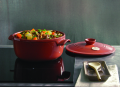 Кастрюля керамическая жаропрочная Emile Henry, гранат, 26 см. 4л.