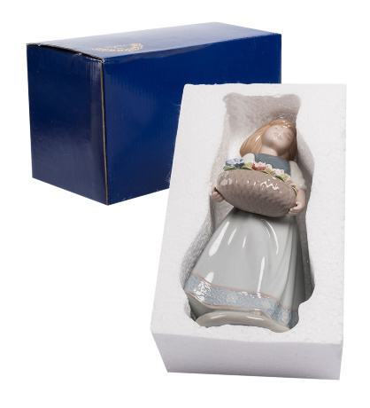 CMS-20/25 Статуэтка "Девушка с цветами" (Pavone)