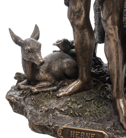 WS-575 Статуэтка "Херн-охотник"