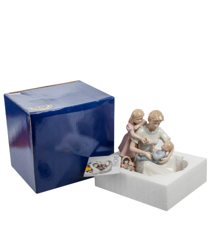 CMS-27/24 Статуэтка "Мама и дети" (Pavone)