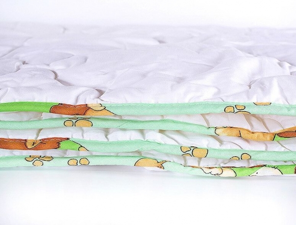 Одеяло всесезонное для детей, декор кружевом, с бамбуком в хлопковом чехле "Бамбуковый медвежонок", 110х140 см. Natures