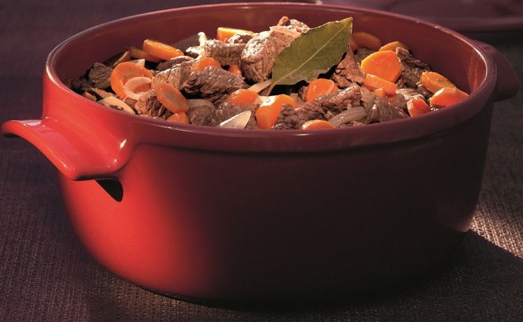 Кастрюля керамическая жаропрочная Emile Henry, гранат, 22 см. 2,5 л.