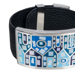 Браслет на кожаном черном ремешке