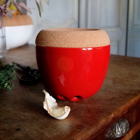 Емкость для хранения чеснока, цвет гранат Emile Henry