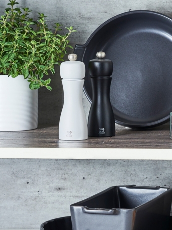 Набор мельниц для соли и перца, 15 см. Tahiti Peugeot, белый+черный