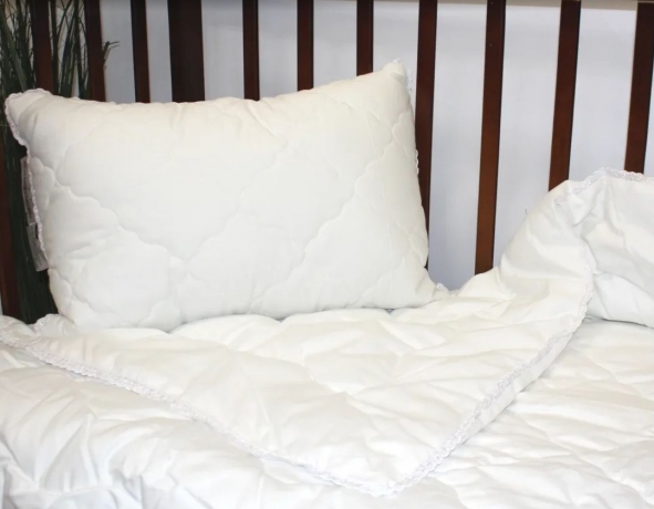 Подушка регулируемая для детей, с бамбуком в хлопковом чехле, декор кружевом, стеганая "Бамбуковый медвежонок", 40х60 см. Natures