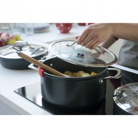 Кастрюля антипригарная, 5 л. (24 см) TITAN Beka