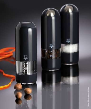 Мельница для соли, 17 см. черный кварц Alaska Quartz Peugeot