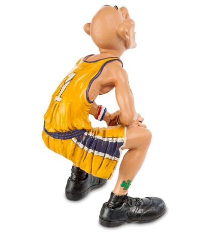 RV-209 Фигурка Баскетболист "В предвкушении..." бол. (W.Stratford)