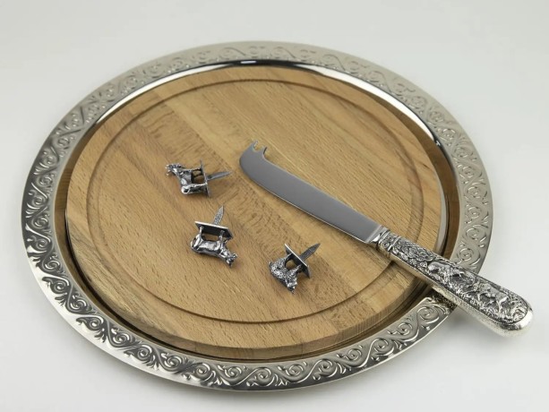 Набор для сыра "Охотничий" 6пр+футляр с разделочной доской и подносом посереб.