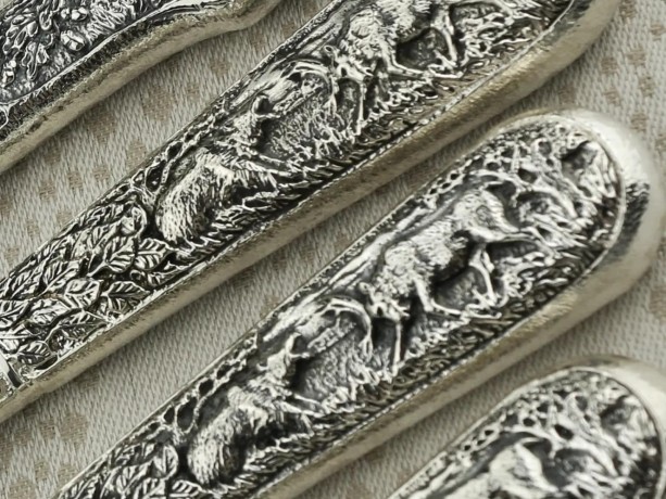 Набор для сыра "Охотничий" 6пр+футляр с разделочной доской и подносом посереб.