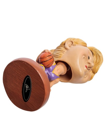 RV-690 Фигурка-болванчик "Баскетболистка" (W.Stratford)