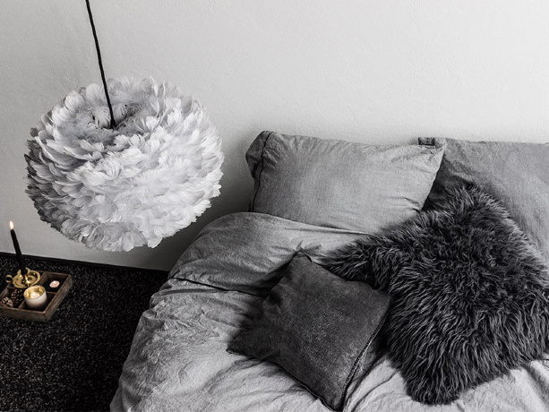 Плафон из перьев Eos light grey, 65х40 см. Umage