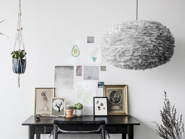 Плафон из перьев Eos light grey, 65х40 см. Umage