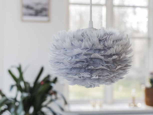 Плафон из перьев Eos mini light grey, 35х20 см. Umage