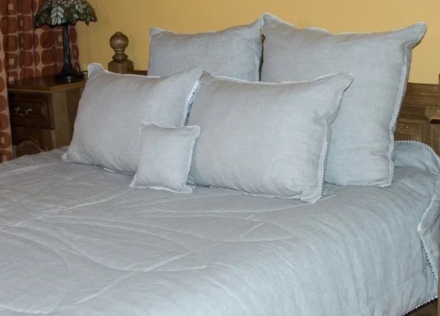 Подушка  средняя, с бамбуком и  чехлом из натурального льна "Дивный лен", 50х68 см. Natures