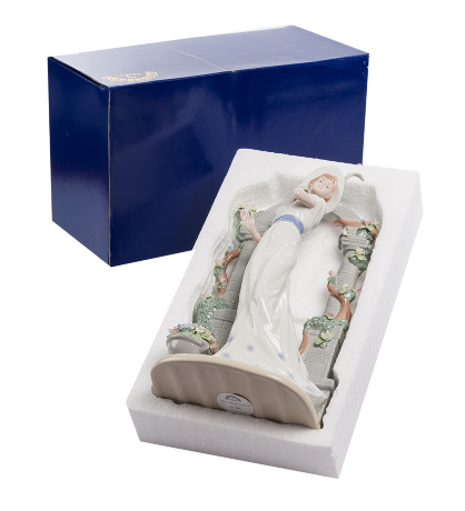 CMS-20/23 Статуэтка "Леди" (Pavone)