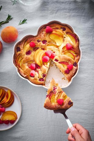 Форма для выпечки "Сердце" с волнистыми бортами, 26,5 см. цвет: крем, Мадлен Emile Henry