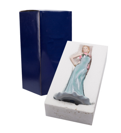 CMS-20/35 Статуэтка "Дама в вечернем платье" (Pavone)