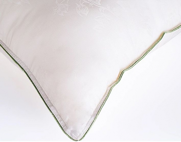 Подушка средняя из эвкалиптового волокна "Таинственный ангел" 68х68 см. Natures