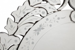 Зеркало круглое венецианское в фигурной раме диаметр 80 см Vendita