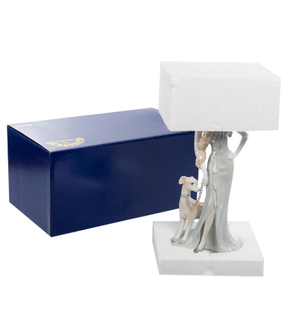 CMS-32/ 2 Статуэтка "Дама с собакой" (Pavone)