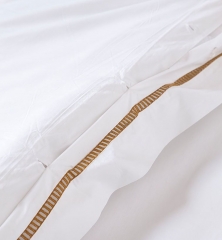 Комплект постельного белья "SAN MARCO", перкаль, 150х210+220x240+50х70 см. белый/золотой, BOVI