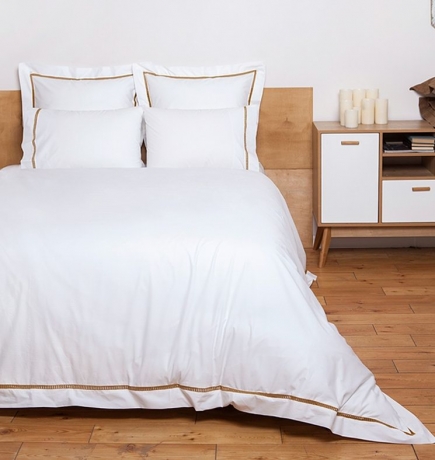Комплект постельного белья "SAN MARCO", перкаль, 150х210+220x240+50х70 см. белый/золотой, BOVI