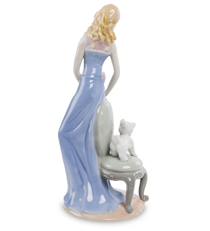 CMS-32/ 3 Статуэтка "Дама с собакой" (Pavone)