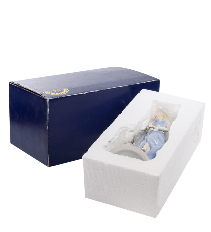 CMS-32/ 3 Статуэтка "Дама с собакой" (Pavone)