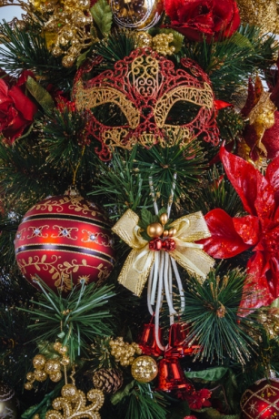 Елка "Фантазия" с украшениями, высота 240 см.