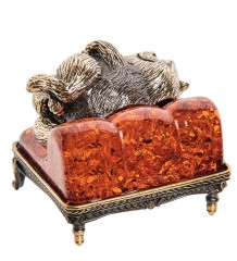 AM-1792 Фигурка "Кот на диване" (латунь, янтарь)