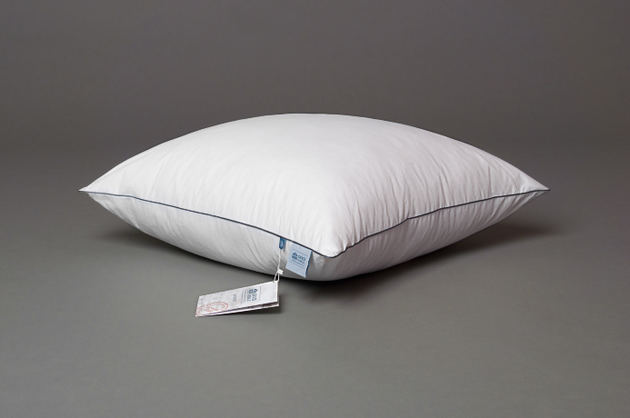 Подушка GRAY FAMILIE DOWN средняя 68х68