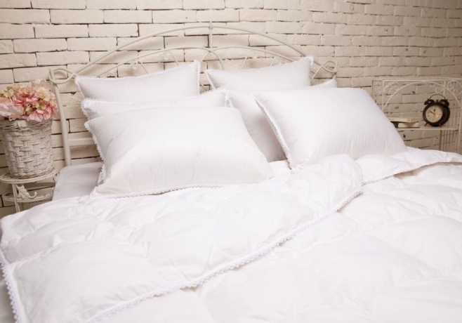 Подушка средняя из белого гусиного пуха "Идеальное приданое", 68х68 см. Natures