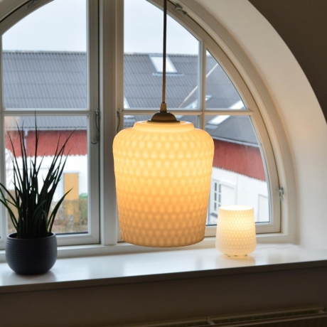 Настольный светильник CHARMING, Ø16 см. опал, Halo Design