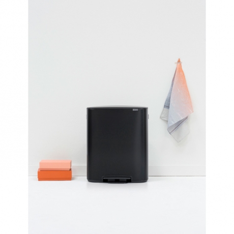 Мусорный бак Bo с педалью (60 л), Черный матовый Brabantia