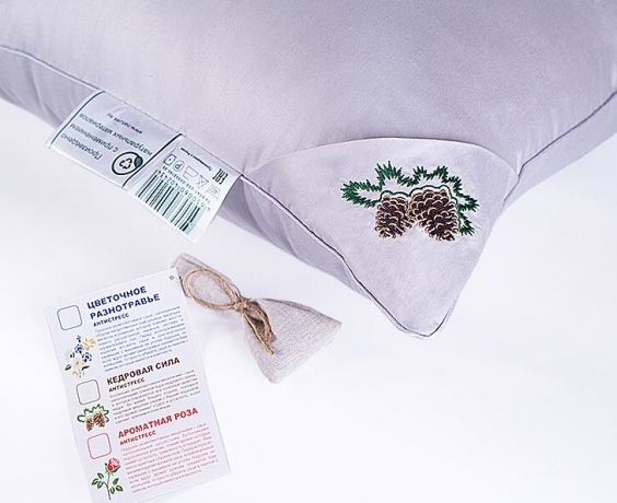 Подушка упругая из Фитолинии "Кедровая сила", 68х68 см. в комплекте  ароматное саше из пленки кедрового ореха, Natures