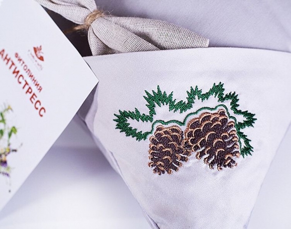 Подушка упругая из Фитолинии "Кедровая сила", 68х68 см. в комплекте  ароматное саше из пленки кедрового ореха, Natures