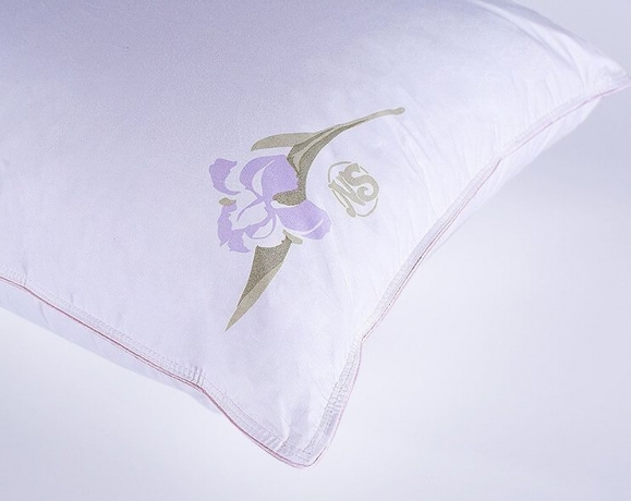 Подушка средняя из элитного гусиного пуха "Царственный Ирис", 50х68 см. Natures