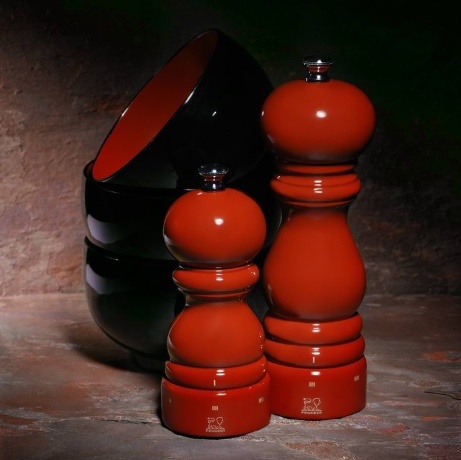 Мельница для перца 18 см, красный лак, дерево, Paris Peugeot