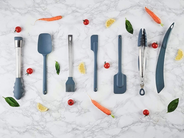 Лопатка половинчатая Mastrad из силикона, цвет серый