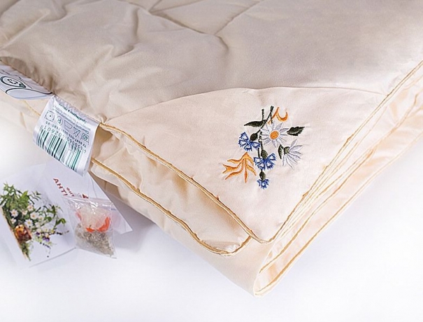 Одеяло всесезонное из Фитолинии "Цветочное разнотравье" 150х200, с бамбуком, в комплекте ароматное саше из лекарственных трав, Natures